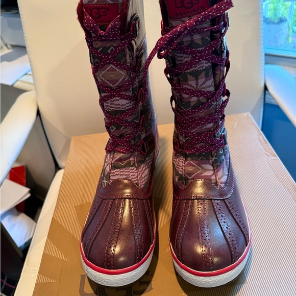 UGG Baroness Snow and Rain Boots Plum Colored Size 8 New in Box - Picture 2 of 5